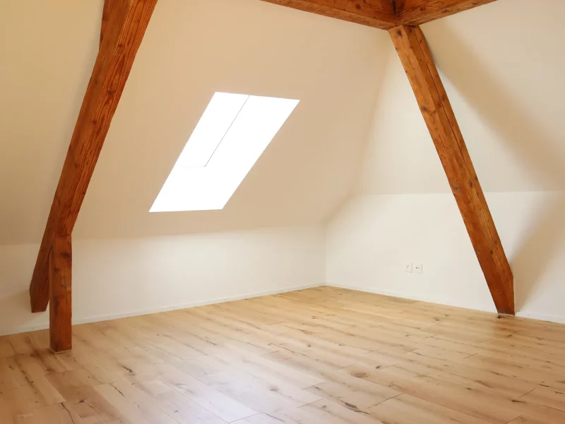 Appartement en attique avec cachet de 4,5 pièces (rénové fin 2021) — photo 4